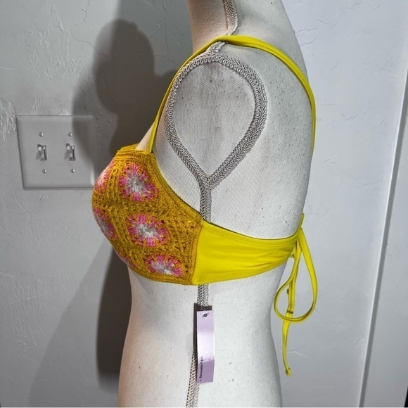 Wild Fable Yellow Crochet Granny Square Bikini Top Size Small - Picture 7 of 7